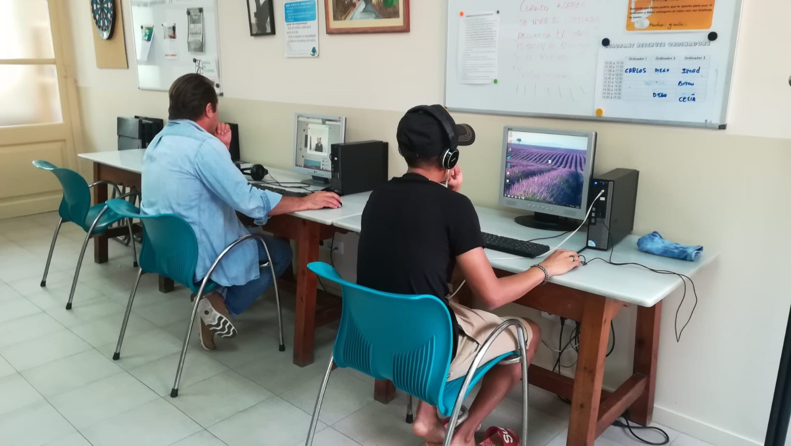 Cerclemón vehicula una donació de 35 equips informàtics per als joves que tenen acollits a la Fundació Busquets 