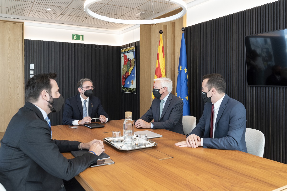 El conseller d'Economia i Hisenda de la Generalitat de Catalunya, Jaume Giró rep, en visita institucional, representants de la patronal Cecot 