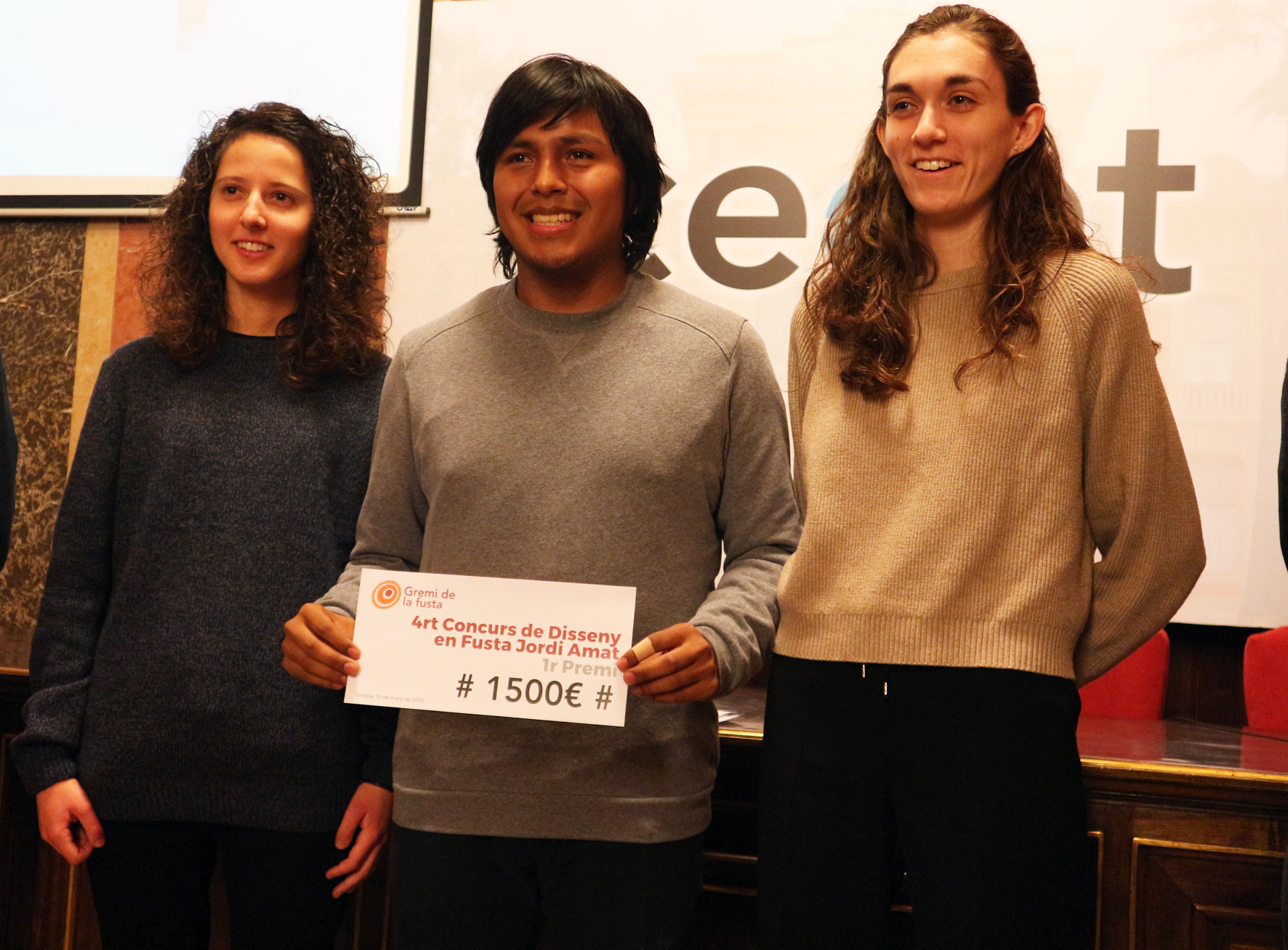 El penjador interactiu TRYK guanya el 1r premi del Concurs de Disseny en Fusta Jordi Amat 2018 organitzat pel Gremi de la Fusta